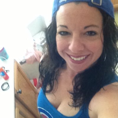 Profile Picture of Lori Charbonneau (@lozza1218) on Twitter