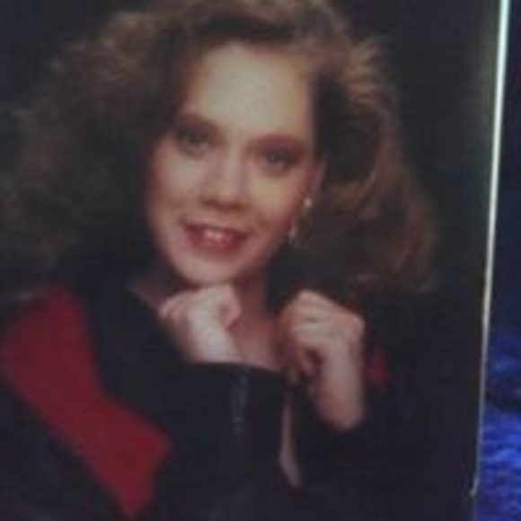 Profile Picture of Dawn Williams (@dmwilliams70) on Poshmark