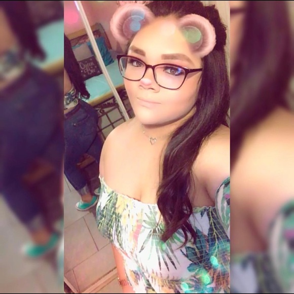Profile Picture of Adriana Cadena (@adriana_cadena) on Poshmark