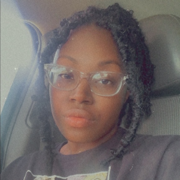 Profile Picture of Amber Wise (@amberwisee2014) on Poshmark