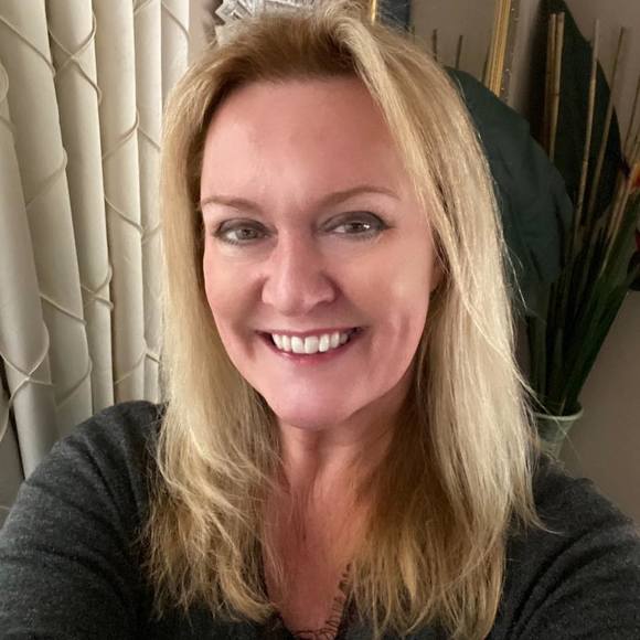 Profile Picture of Marcella Lawrence (@marcellalawrenc) on Poshmark