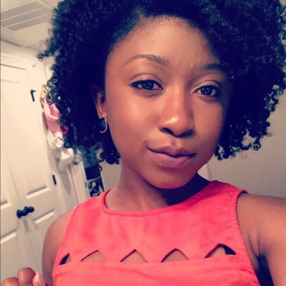 Profile Picture of Autume Brunswick (@autumeb) on Poshmark