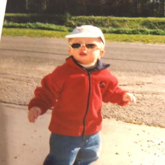 Profile Picture of Ian Froncek (@iantarantino) on Poshmark