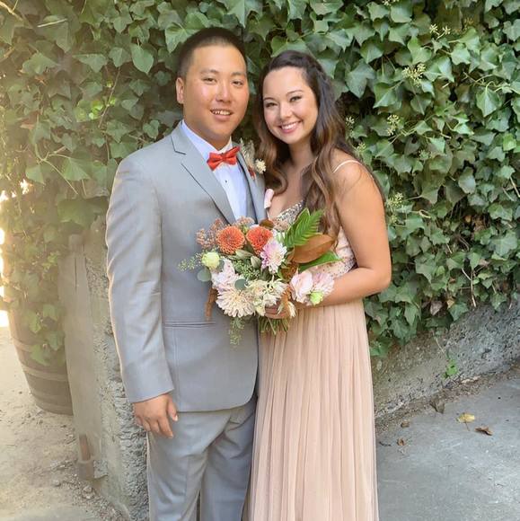 Profile Picture of Hannah Bannister (@hannahmeshell) on Poshmark