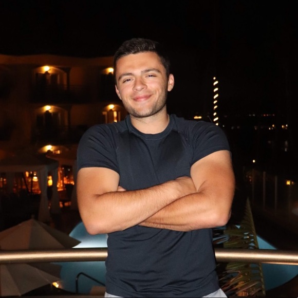 Teddy Bakas - Poshmark Profile Picture of Teddy Bakas (@teddybakas) on Poshmark