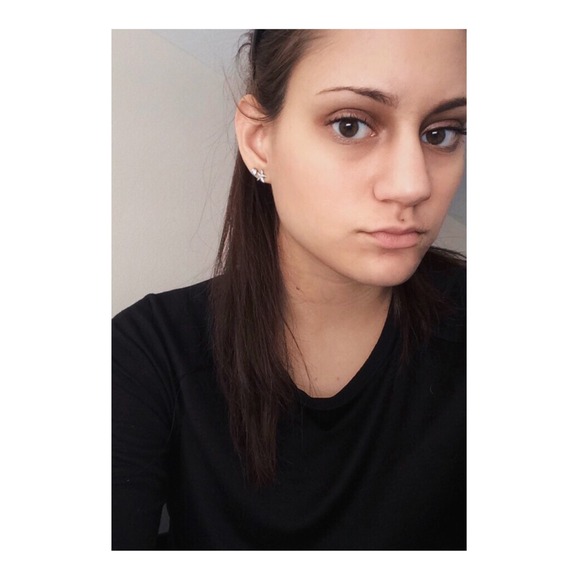 Profile Picture of Ashley Reitano (@ash_24) on Poshmark