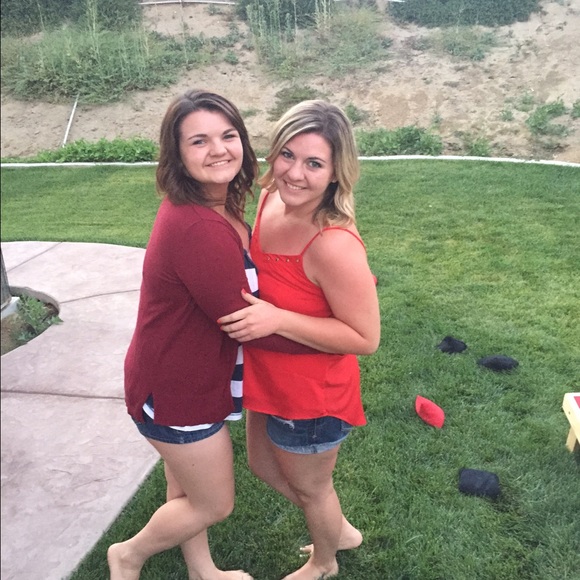 Profile Picture of Holly Hussmann (@holly_diane) on Poshmark