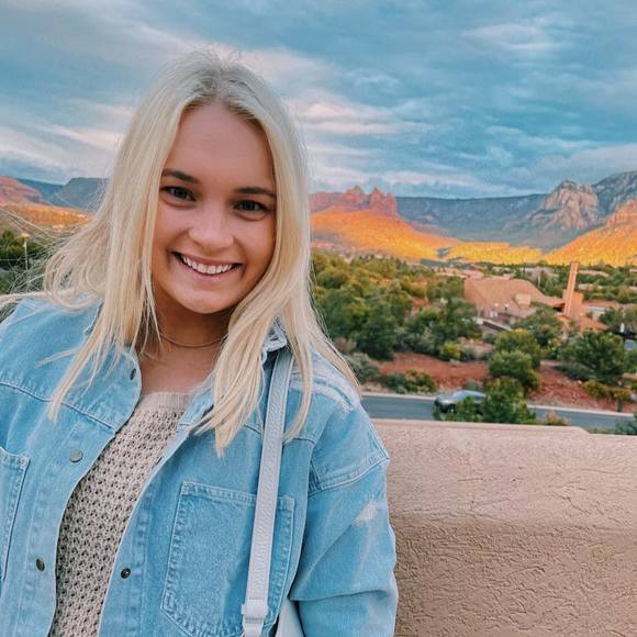 Profile Picture of Haley Munn (@hm381) on Poshmark