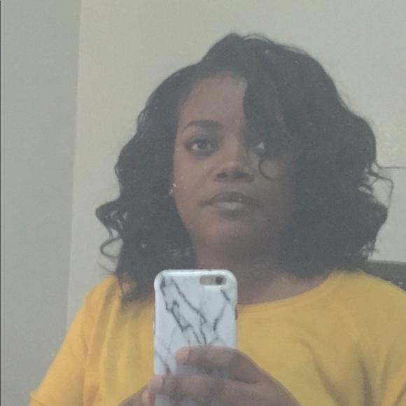 Profile Picture of Tamara Tolson (@tamboogy79) on Poshmark