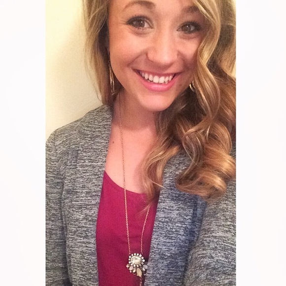 Profile Picture of Haley Booker (@hcb428) on Poshmark