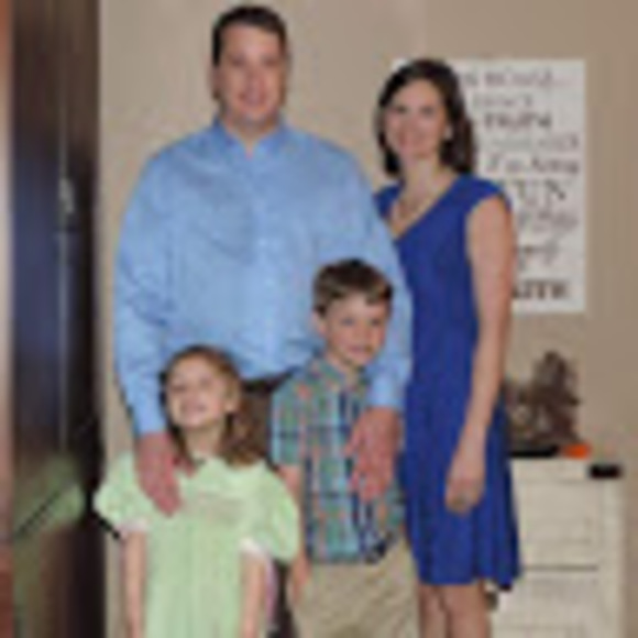 Profile Picture of Mandi Edwards (@mandi_edwards) on Poshmark