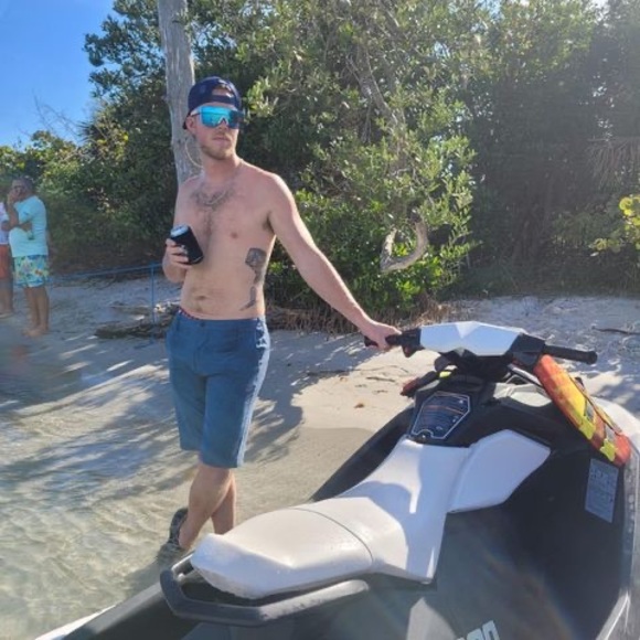 Profile Picture of Andrew Mcmasters (@asm3417) on Poshmark