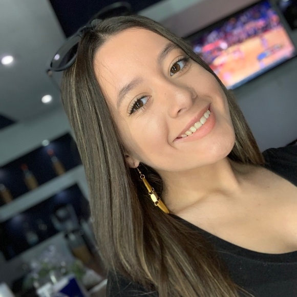 Profile Picture of Daniela Carrasquillo (@dcm_ela) on Poshmark