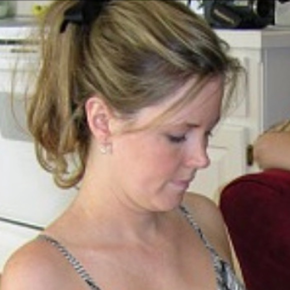 Profile Picture of Courtney Buffington (@courtneybuffing) on Poshmark