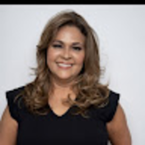 Profile Picture of Rosie Guidicelli (@rosieguidicelli) on Poshmark