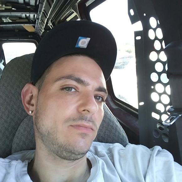 Profile Picture of Tomm Brezee (@tommybrezee2006) on Poshmark