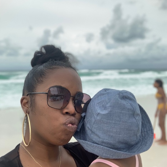 Profile Picture of Sherini Chism (@sherinichism) on Poshmark