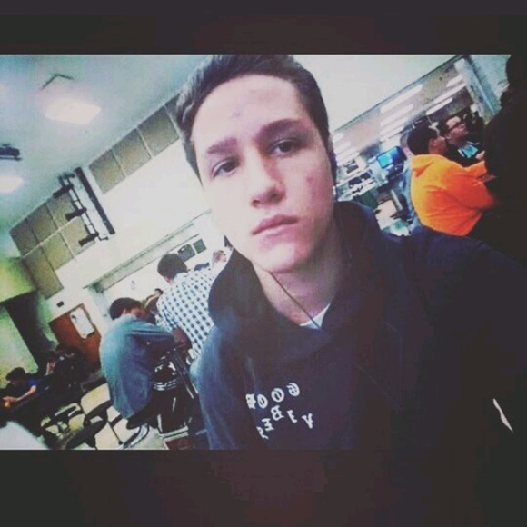Profile Picture of Aaron Whitney (@awhitney4593) on Poshmark