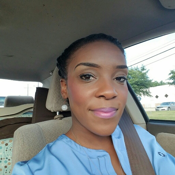 Profile Picture of Dominique Gibbs (@dom0217) on Poshmark