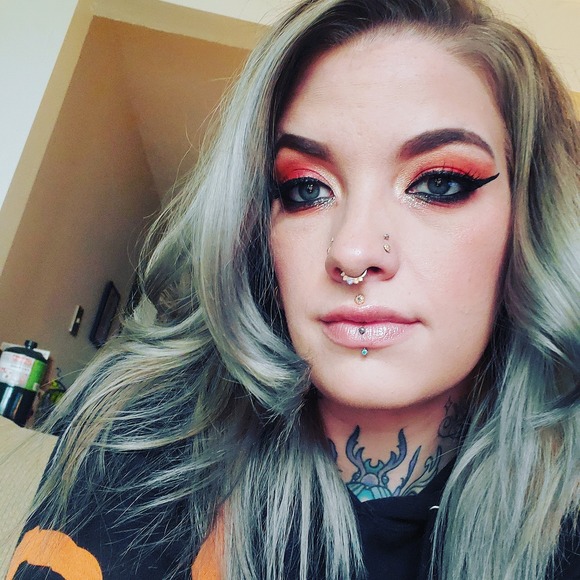 Brittany Quinno - Poshmark Profile Picture of Brittany Quinno (@lpglssblack9) on Poshmark