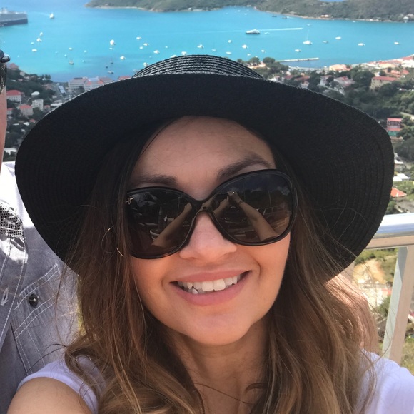 Profile Picture of Tara Haacke (@tarahaacke) on Poshmark