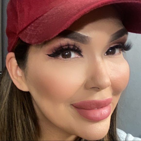 Profile Picture of Nancy Lugo (@greatstuff612) on Poshmark