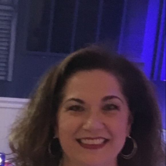 Profile Picture of Bernadette Nucifora (@bmnucifora) on Poshmark