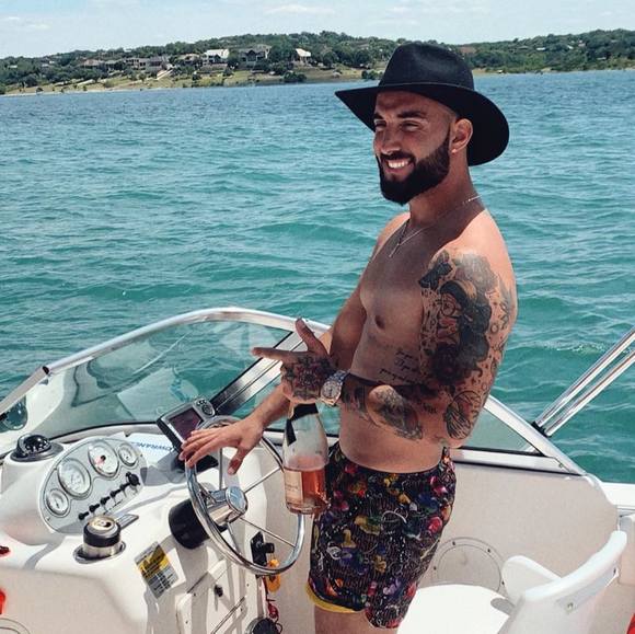 Profile Picture of Itzik Buzaglo (@itzikbuzaglo) on Poshmark