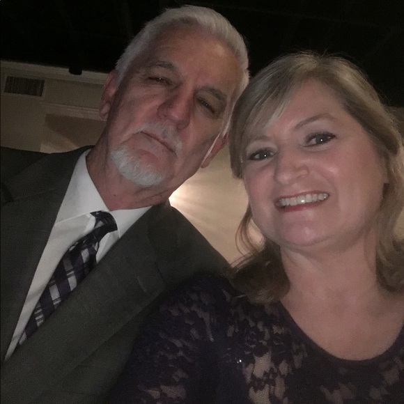 Profile Picture of Robin Bell (@robinbell27) on Poshmark