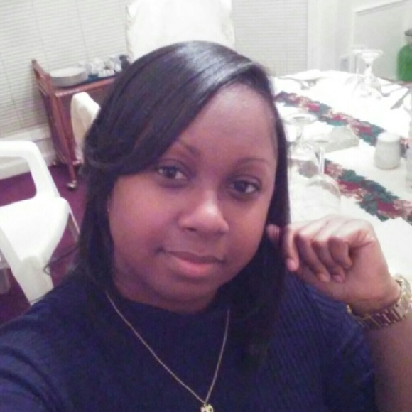 Profile Picture of Ashley Printup (@aprintup) on Poshmark