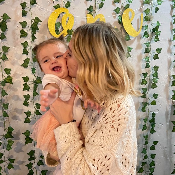 Whitney Roehrig - Poshmark Profile Picture of Whitney Roehrig (@whitneyrai) on Poshmark