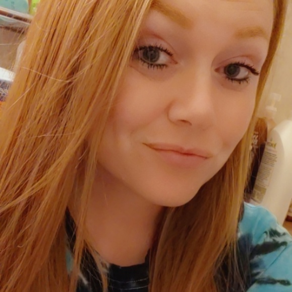 Profile Picture of Carrisa Loftis (@carrisaloftis) on Poshmark