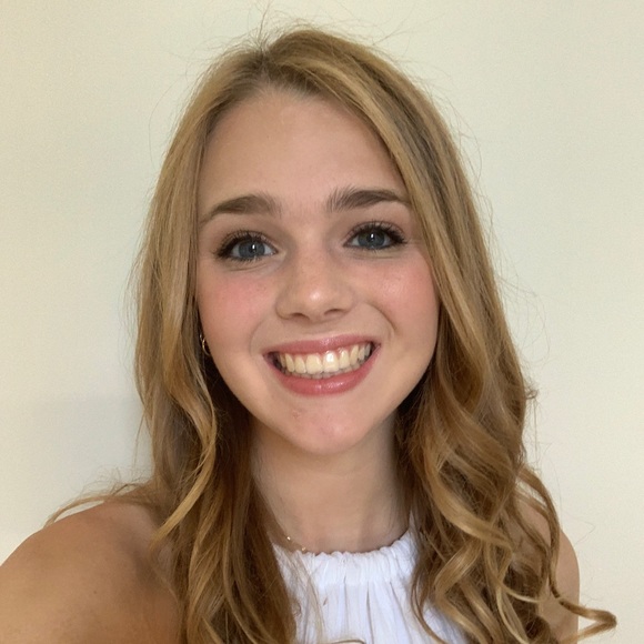 Profile Picture of Julianne Coughlin (@__julianne__) on Poshmark