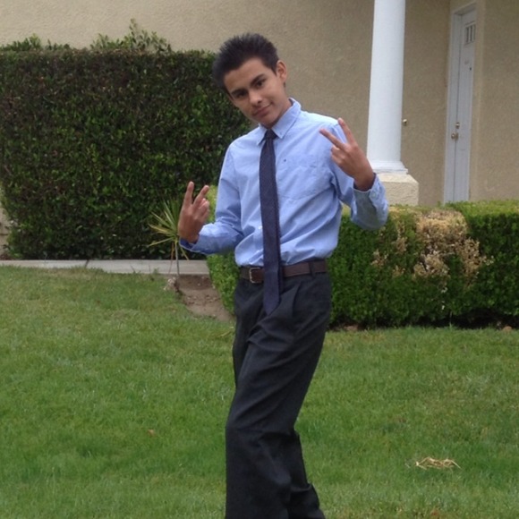 Profile Picture of Carlos Beaudin (@carlosbeaudin) on Poshmark