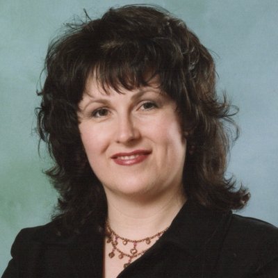 Profile Picture of Roberta Trahan 🍷 🍫 ☕️ (@robertatrahan) on Twitter