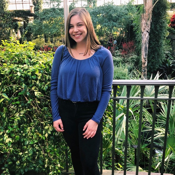 Profile Picture of Jenna Stiansen (@jennasti) on Poshmark