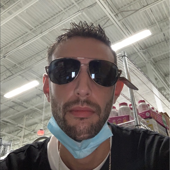 Profile Photo of Anthony Ruvolo (@anthonyruvolo) on Poshmark