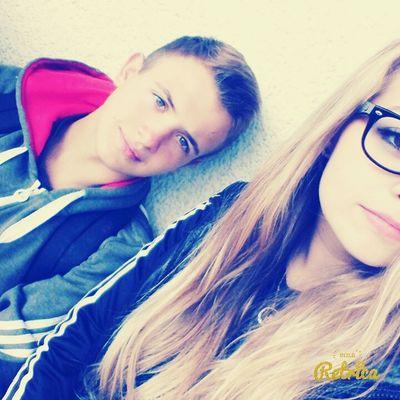 Profile Picture of La Portugaise Du 77 ✌ (@lea_rudyLove77) on Twitter