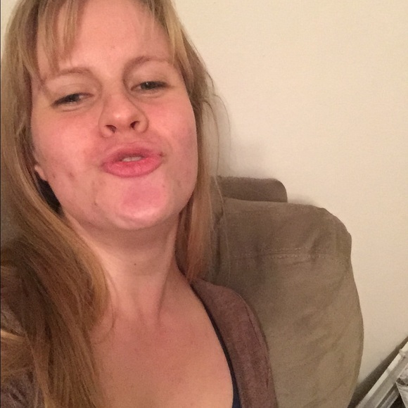 Profile Picture of Kirsten Eichelman (@littlereddog) on Poshmark