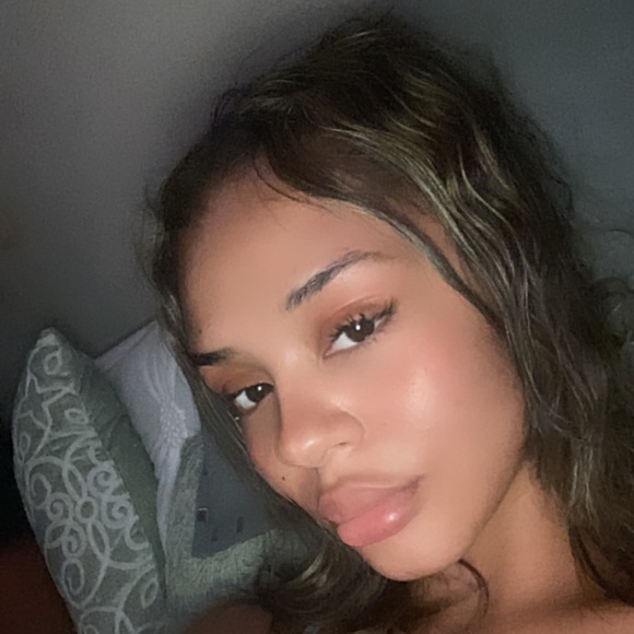 Profile Picture of Jalyn Adams (@jalyn_adams) on Poshmark