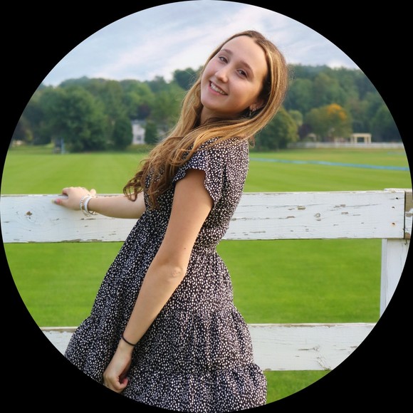 Profile Picture of Victoria Argenzio (@victoriaarg24) on Poshmark