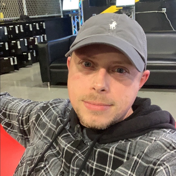 Profile Picture of Christopher Coppock (@chrisz2840) on Poshmark