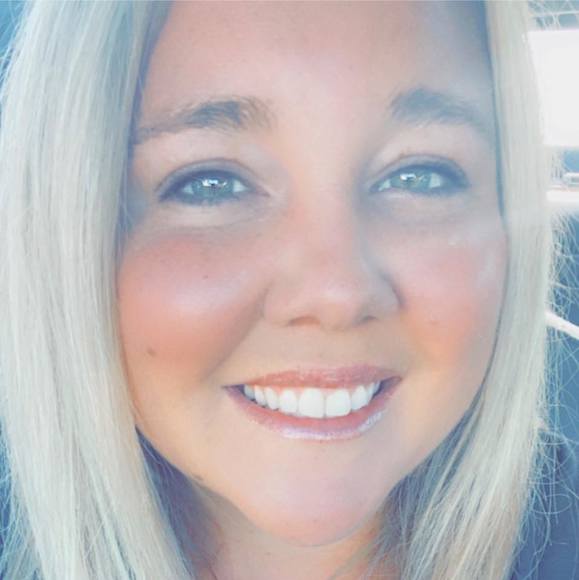 Profile Picture of Robyn Gill (@robyngill101010) on Poshmark