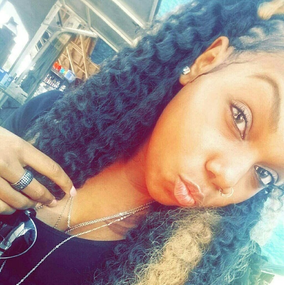 Profile Picture of Alana Bankston (@alb92) on Poshmark