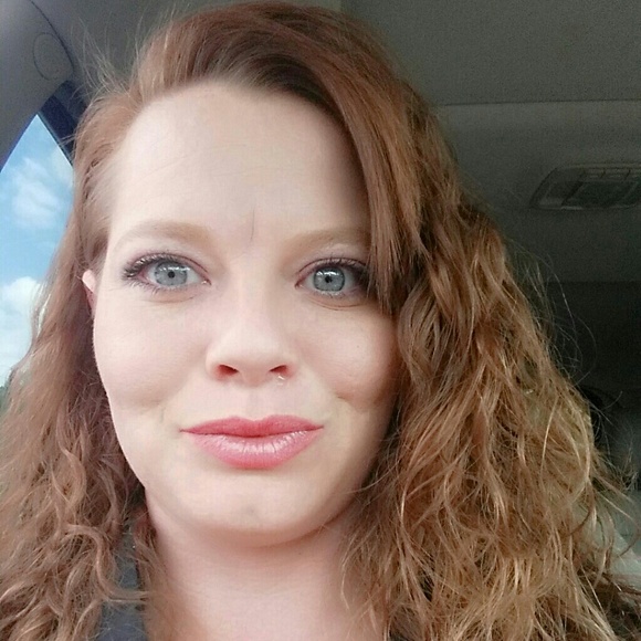 Profile Picture of Heather Powell (@ladyredbone85) on Poshmark