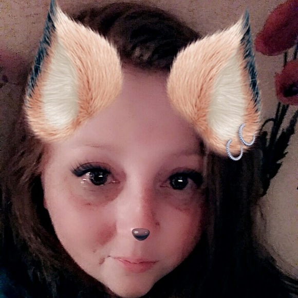 Profile Picture of Amanda Peek (@smileyj108) on Poshmark