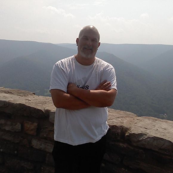 Profile Picture of Matthew Kershner (@matthewkershner) on Poshmark