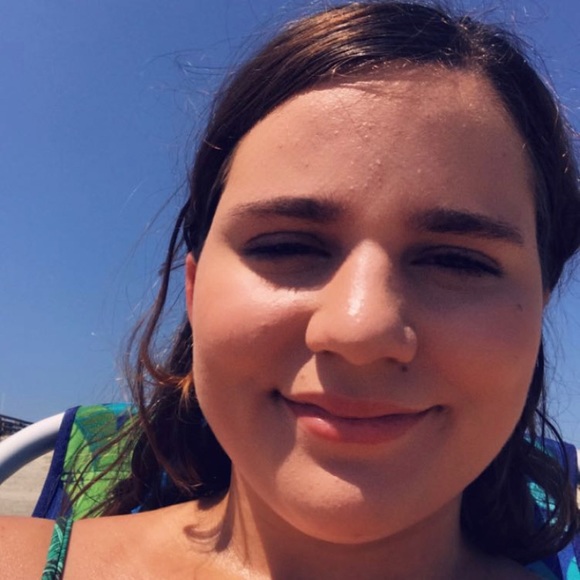 Profile Picture of Hannah Heubi (@hannah_heubi) on Poshmark