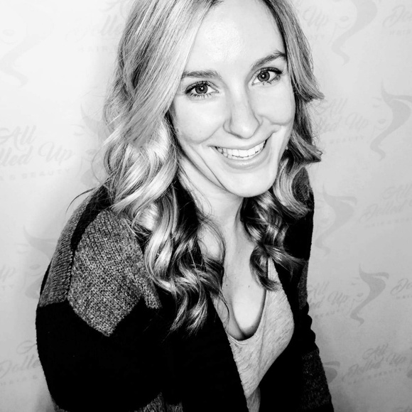 Profile Picture of Amanda Clements (@amandaclemen324) on Poshmark