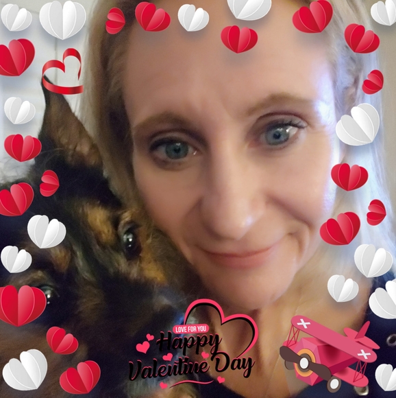 Profile Picture of Robyn Oeth (@robynoeth) on Poshmark